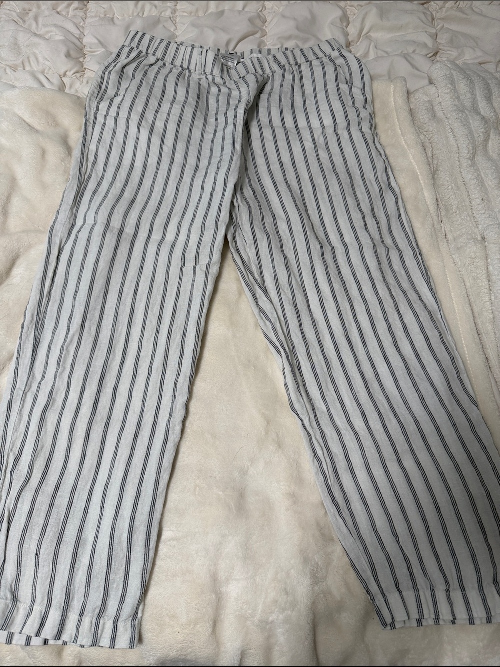 Quince White Pants with Vertical Gray Stripes